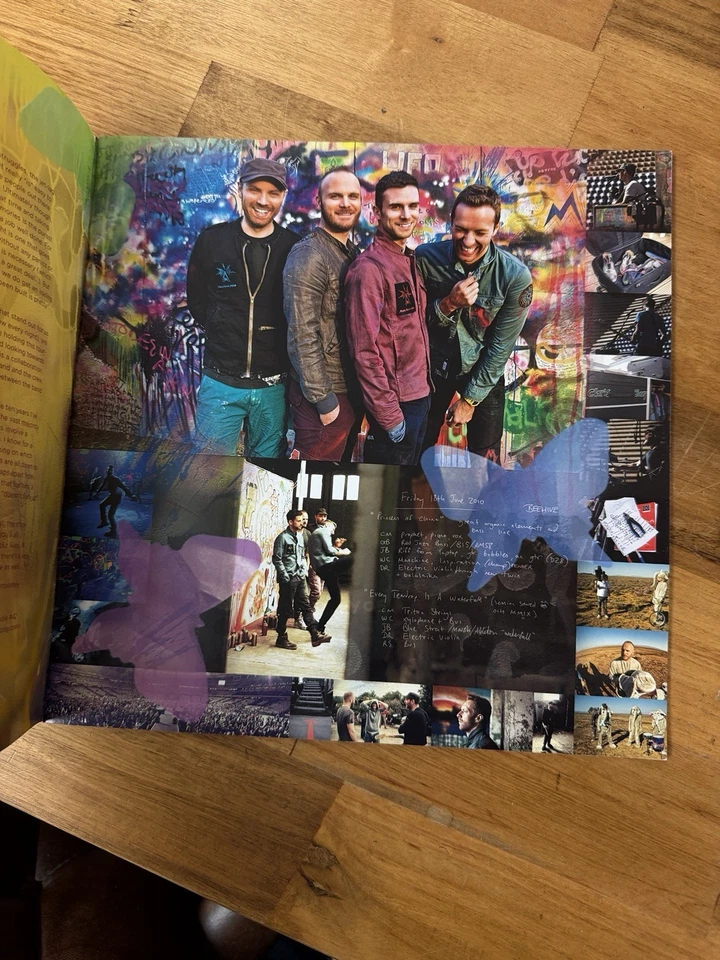 Programa Mylo Xyloto quinto álbum Coldplay con pegatinas Foto 3 de 4