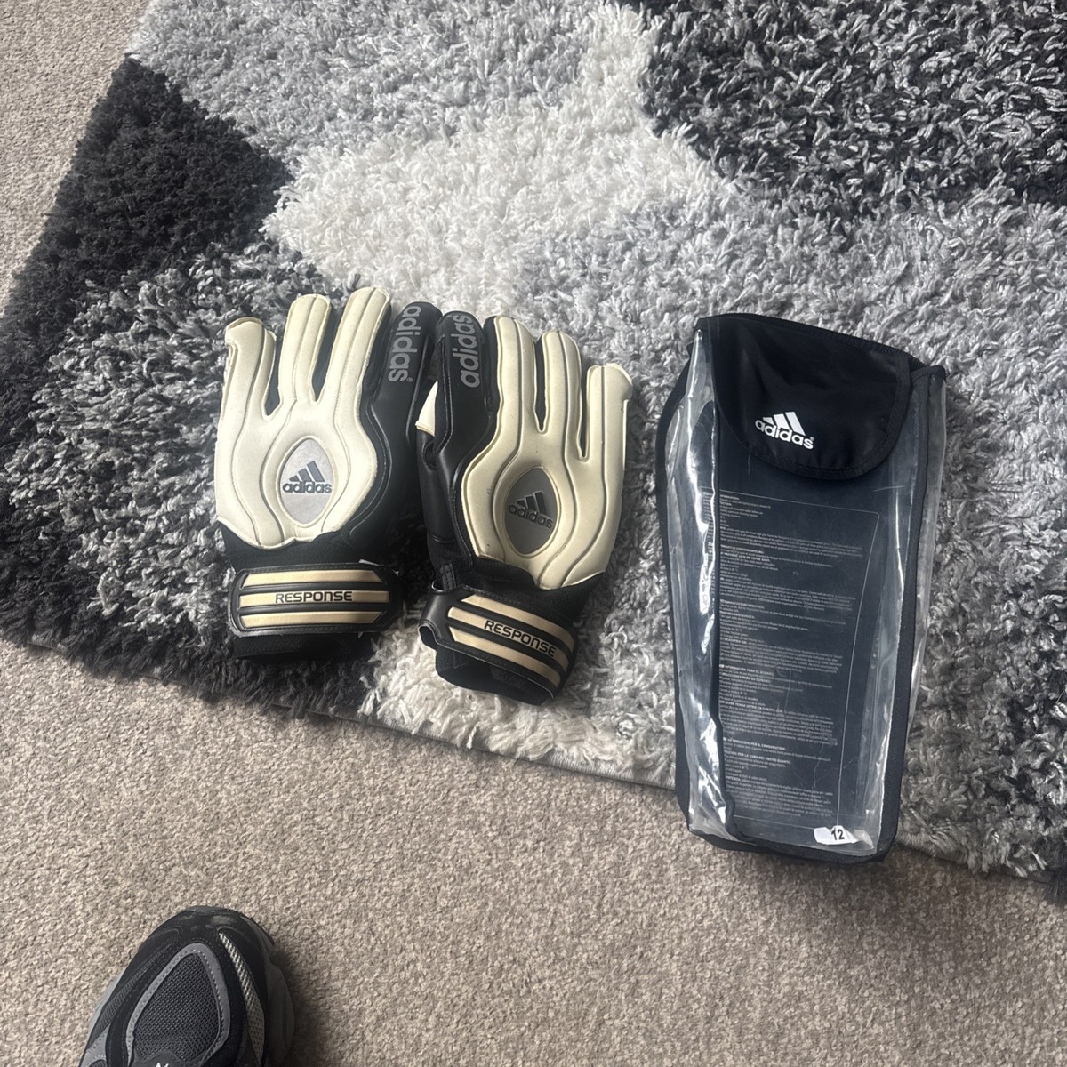 Size 12 Adidas Response Goal Keeper Gloves New Retro 2005 UK