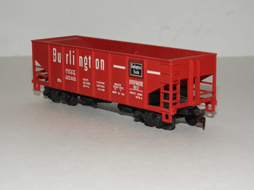 HO scale BURLINGTON CB&Q #167432 TWO BAY HOPPER - Image 3 of 4