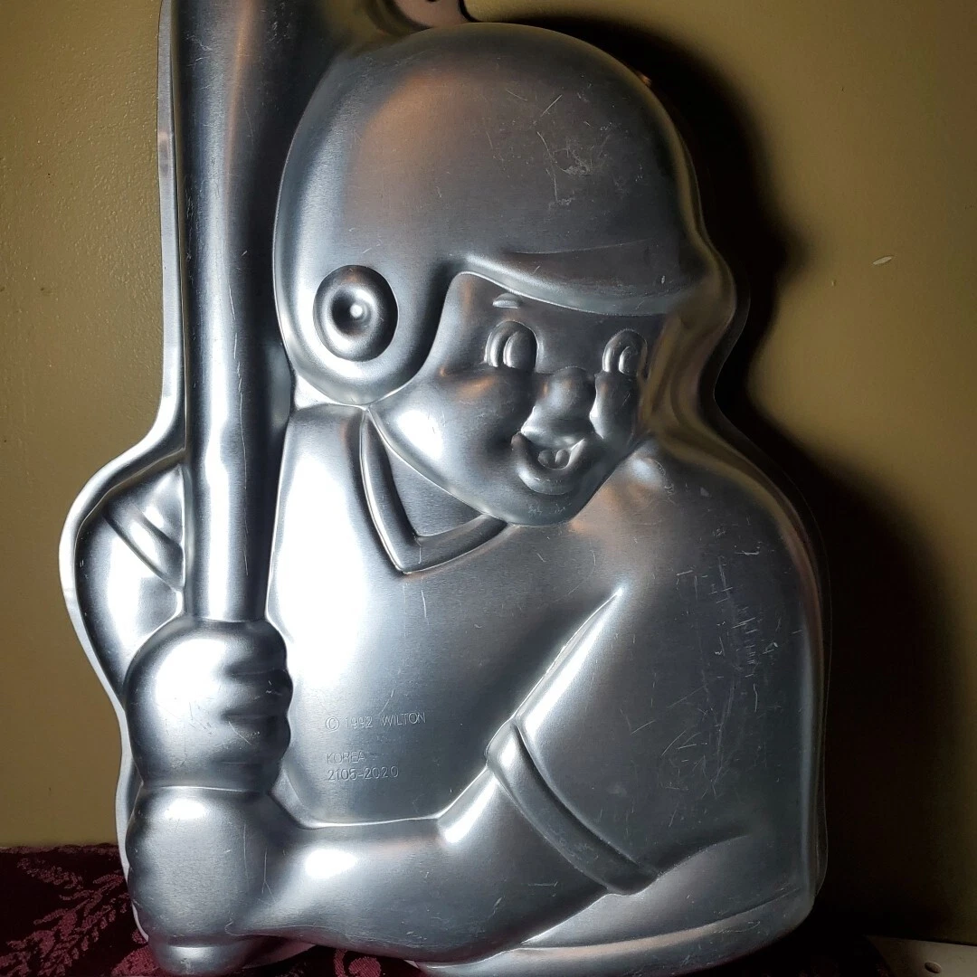 Vintage 1992 Wilton Home Run Hitter Cake Pan Model #2105-2020
Opens in a new window or tab
