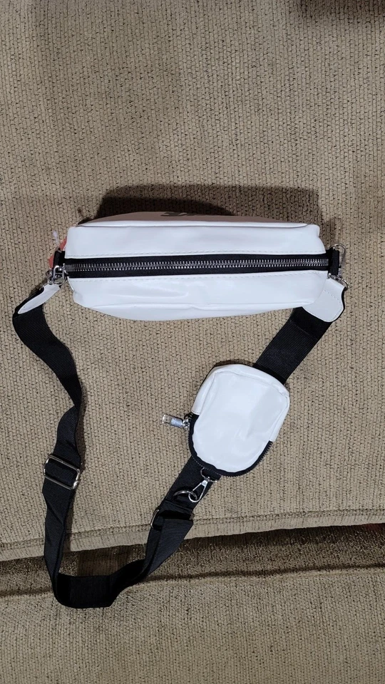 ✭✨❤️NWT Nike Purse Crossbody with Mini Bag❤️✨✭ - Image 3 of 4