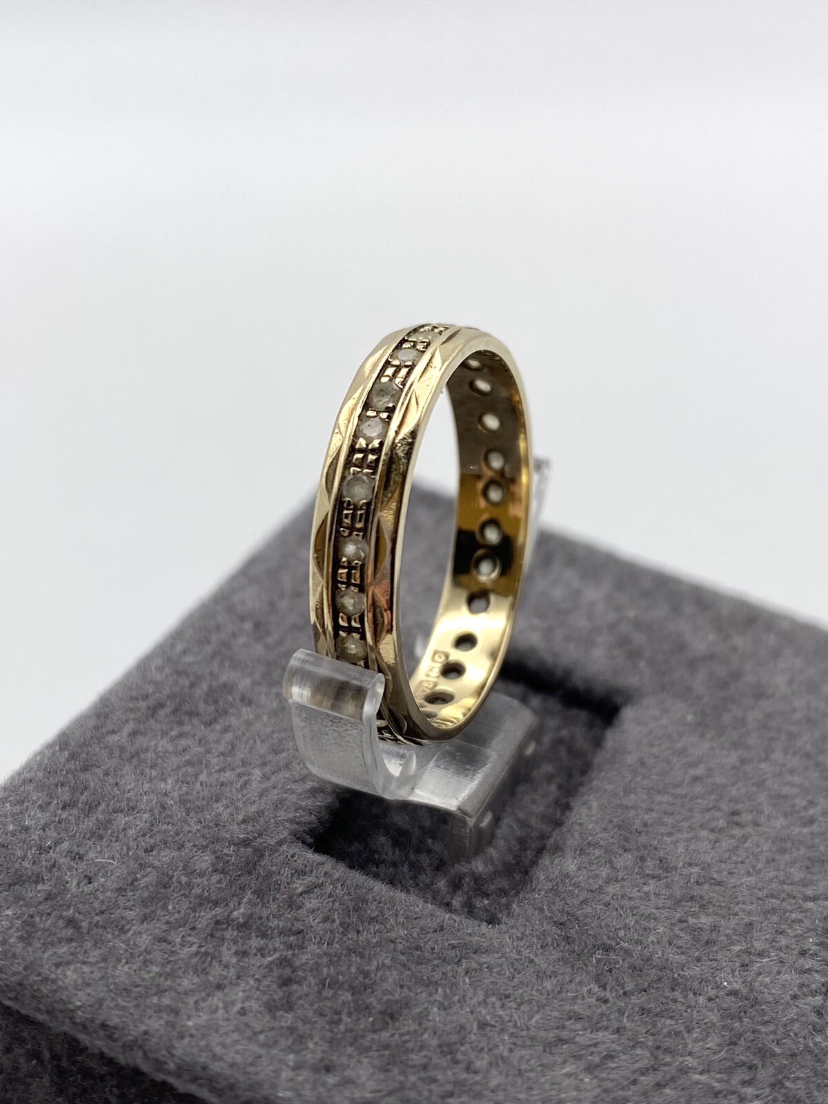 9ct Gold Channel Set Eternity Ring Carved Hallmark Birmingham 1964 Size