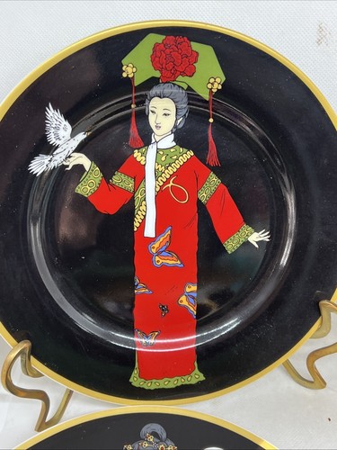 ASIAN DECORATIVE 4 PLATES 8" JAPANESE GEISHA GIRLS IN KIMONO DRESS - Picture 2 of 6