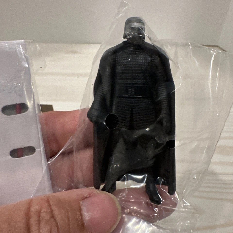 COLLECTABLE Takara TOMY - Star Wars Kylo Ren Mini Metal Figure #08 - Image 3 of 4