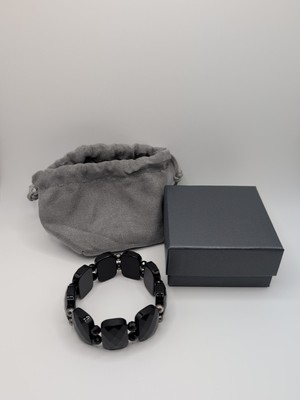 Schönes JAY KING MINENFUND DRT Midnight Chalzedon Perlen Stretch Armband Neu im Karton
