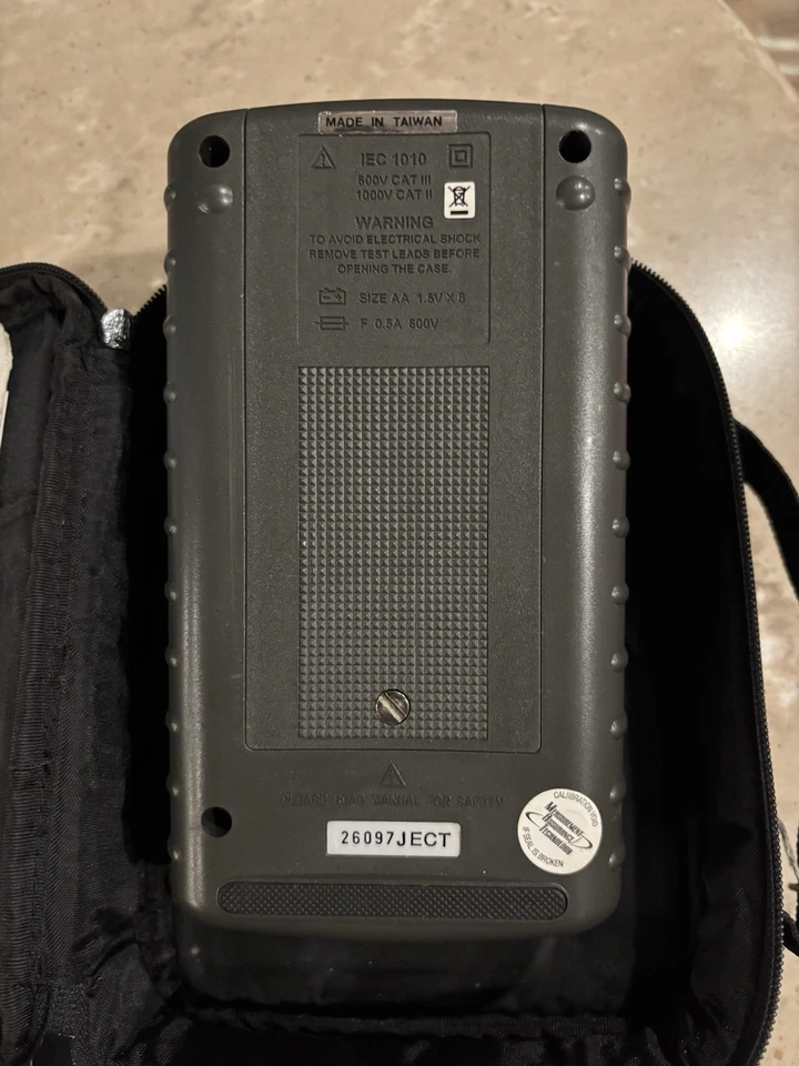 Megohmímetro AEMC Instruments Modelo 1026. (TRABAJO DE PRUEBA) con cables en estuche blando Foto 3 de 4
