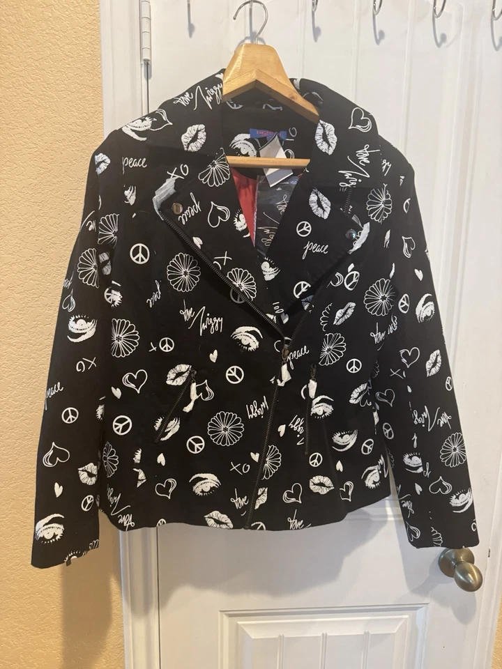 LOVE TWIGGY Size M Graffiti Print Jacket Weather Pattern BLACK - Image 2 of 4