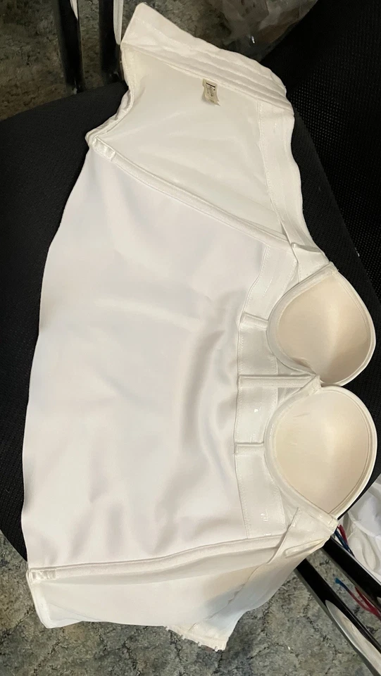 Vestido de novia blanco, talla mediana, 34A. Con bajo corpiño, velo y tiara. Foto 3 de 4