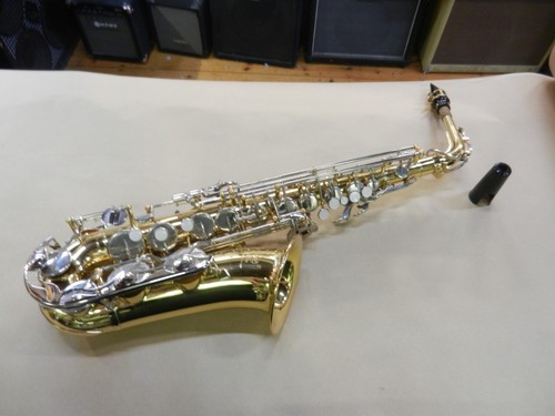 YAMAHA YAS26 STUDENT ALTO SAXOPHONE WITH CASE - Picture 2 of 17
