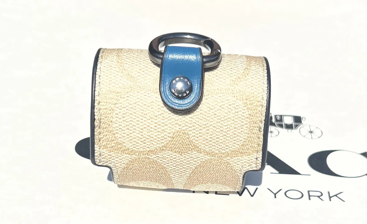 【SALE★国内発送】Wireless Earbud Case In Signature Canvas COACH Outlet Wireless Earbud Case In Signature Canvas