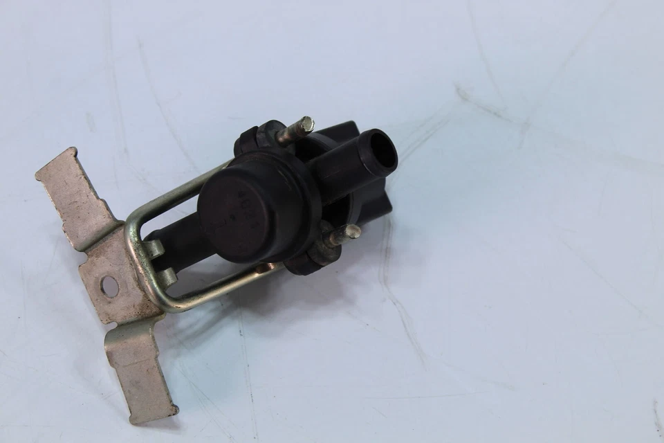 Sensor interruptor motor superior solenoide válvula aire Suzuki Gw250z 2015 Foto 4 de 4