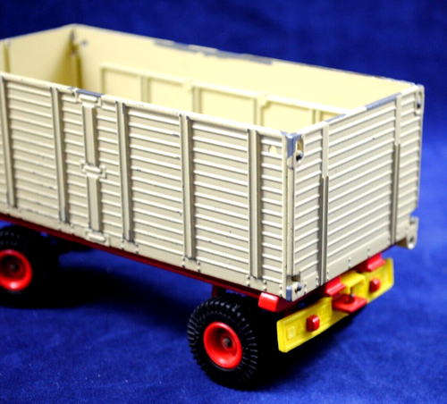 Old 1:32 SIKU 2859 BEET FARM TRAILER With SIDE TIPPING Action For Tractors VGC - Picture 11 of 17