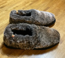 Women's Acorn Warm Fuzzy Fur Slippers Size 8 - 9