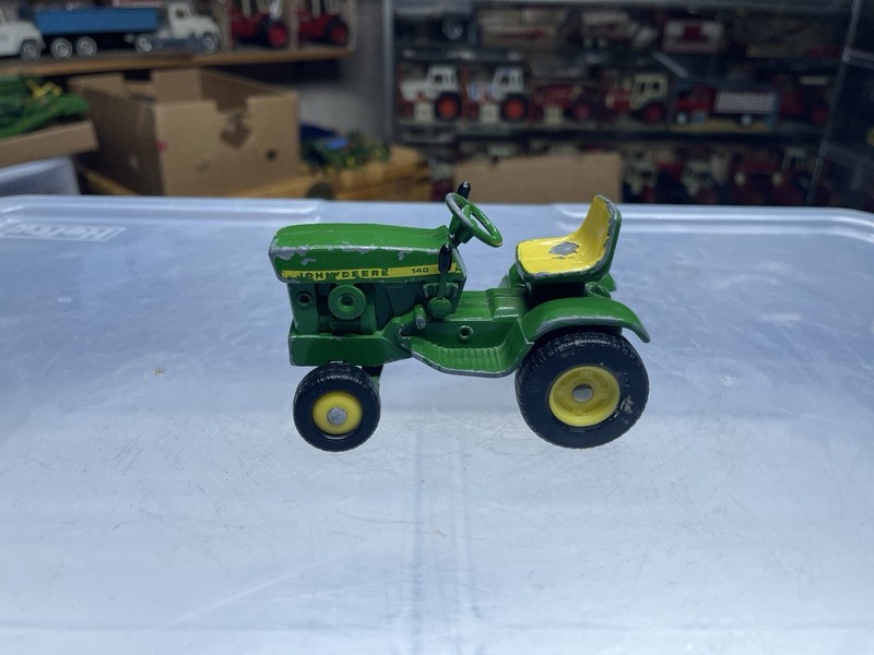 ERTL JOHN DEERE 140 RIDING LAWN MOWER TRACTOR TOY USA Metal Steering Wheel