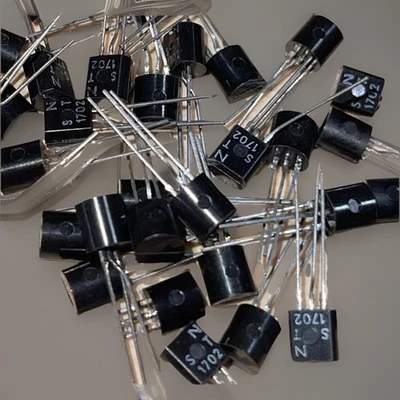 10 Stück - ST1702 - SEMTECH - hFE 213-300 - NPN Si Planar Transistor - NOS - Bild 1 von 4