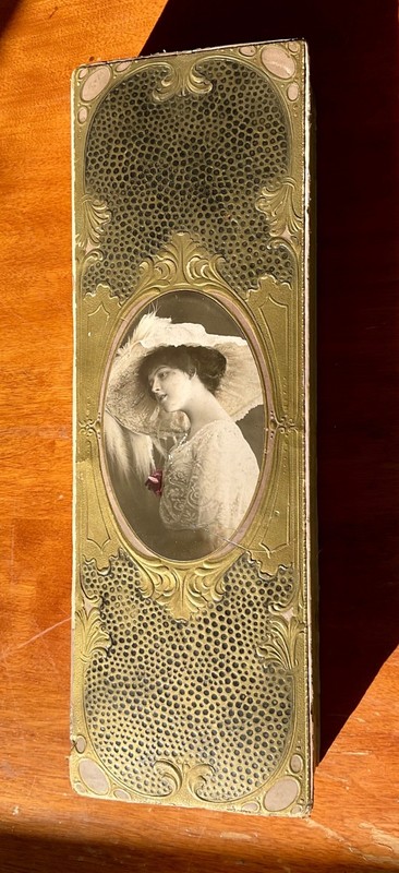ANTIQUE VICTORIAN PORTRAIT ART NOUVEAU CANDY BOX CHOCOLATES FOSS BOSTON
