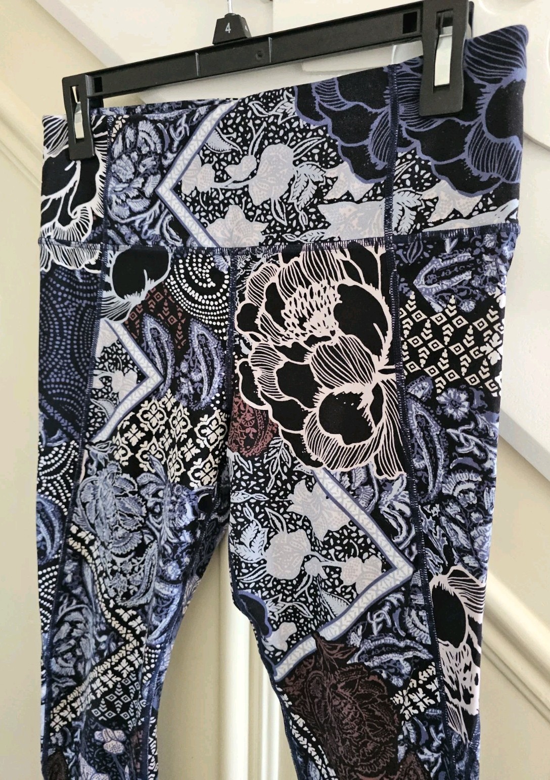 EUC ATHLETA Patchwork Salutations 7/8 Leggings Na… - image 11