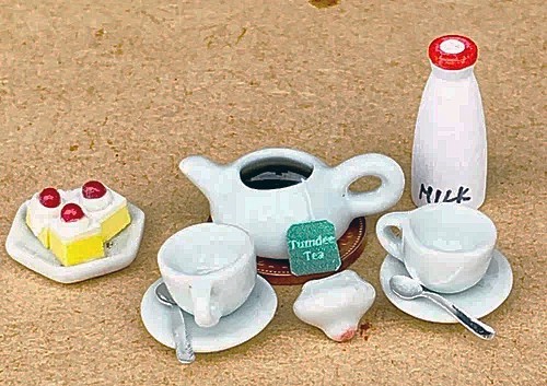 Dolls House 10 Piece Tea Set With A Full Teapot White Ceramic 1:12 Scale tumdee - Picture 1 of 6