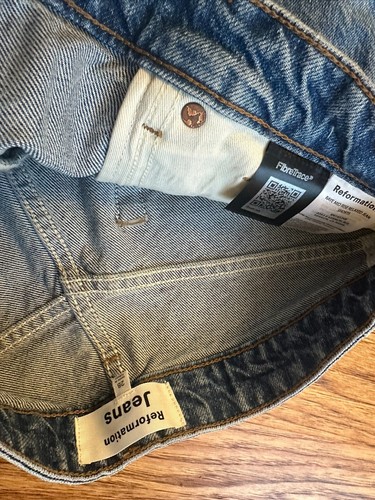 NWT REFORMATION RAYE MID RISE RELAXED FIT JEAN SHORTS in COLORADO WASH 28 CASUAL - Picture 4 of 6