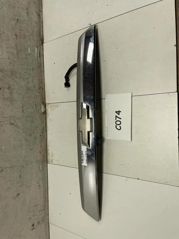 Chevrolet Equinox LT 2011 puerta trasera acabado moldura con cámara OEM+ Foto 2 de 4