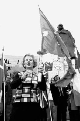 Tory Leader Mrs Margaret Thatcher Shows European Colours Flags Nin- 1975 Photo