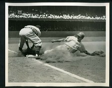 Barney McCosky & Ken Keltner 1946 Type 1 Press Photo Indians Philadelphia A's