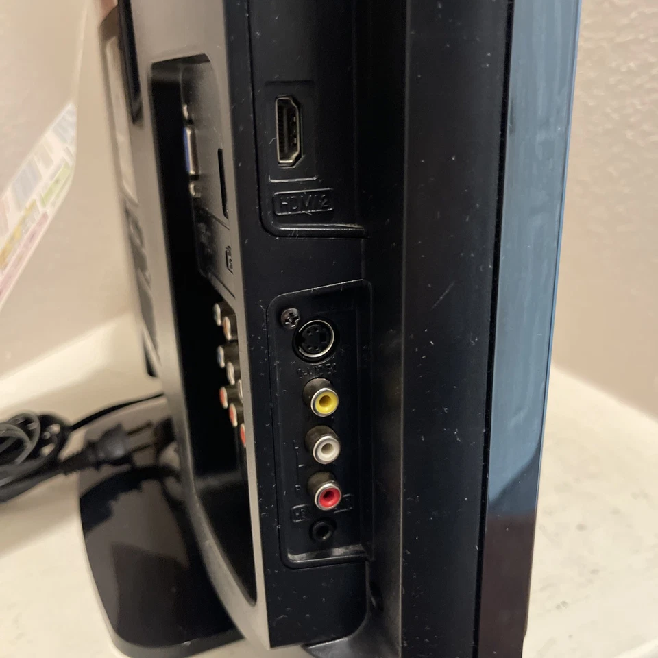 Philips 19PFL3504D/F7 19-Inch LCD HDTV Gaming TV / Monitor - Image 4 of 4