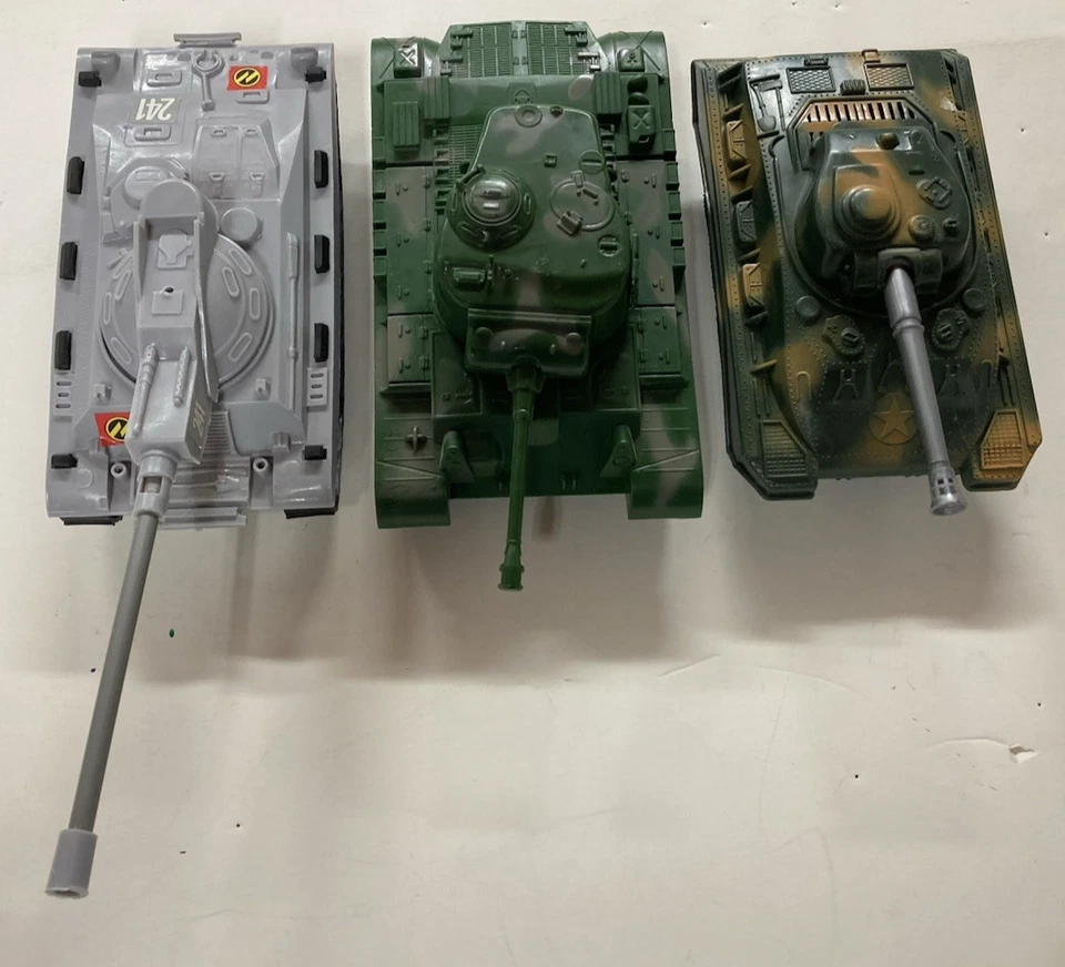 Military Tanks 1:32 & 60 MM Scale made in China lot Mpc Jeeps 54 MM - Image 4 of 4