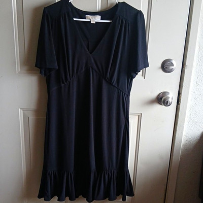 Michael Michael Kors Women s L Black Solid V-Neck Short Sleeve Ruffle Dress