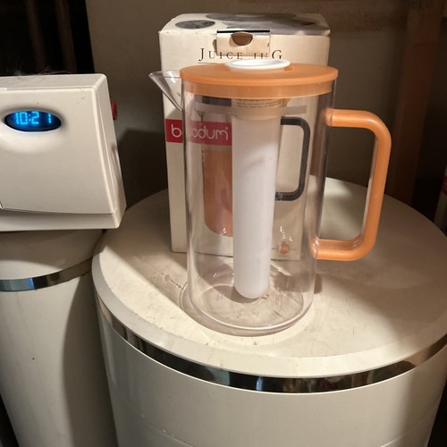 Bodum 2.5 Quart JUICE JUG / PITCHER with ICE INSERT - New In Box - Picture 2 of 3