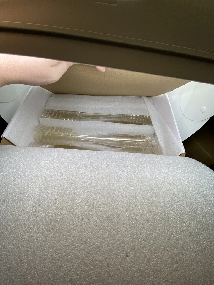 Paquete de 100 flautas de champán de plástico dorado brillante de 5 OZ de plástico transparente para fiesta de brindis Foto 2 de 4