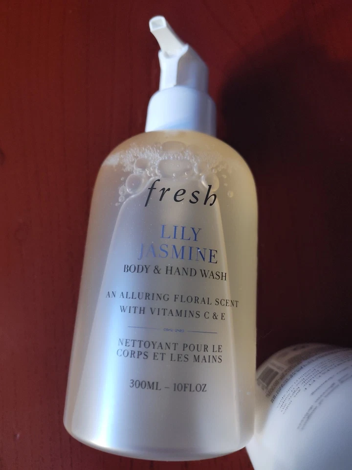 Jabón corporal y loción corporal Fresh Lily Jasmine 10 oz Foto 2 de 4