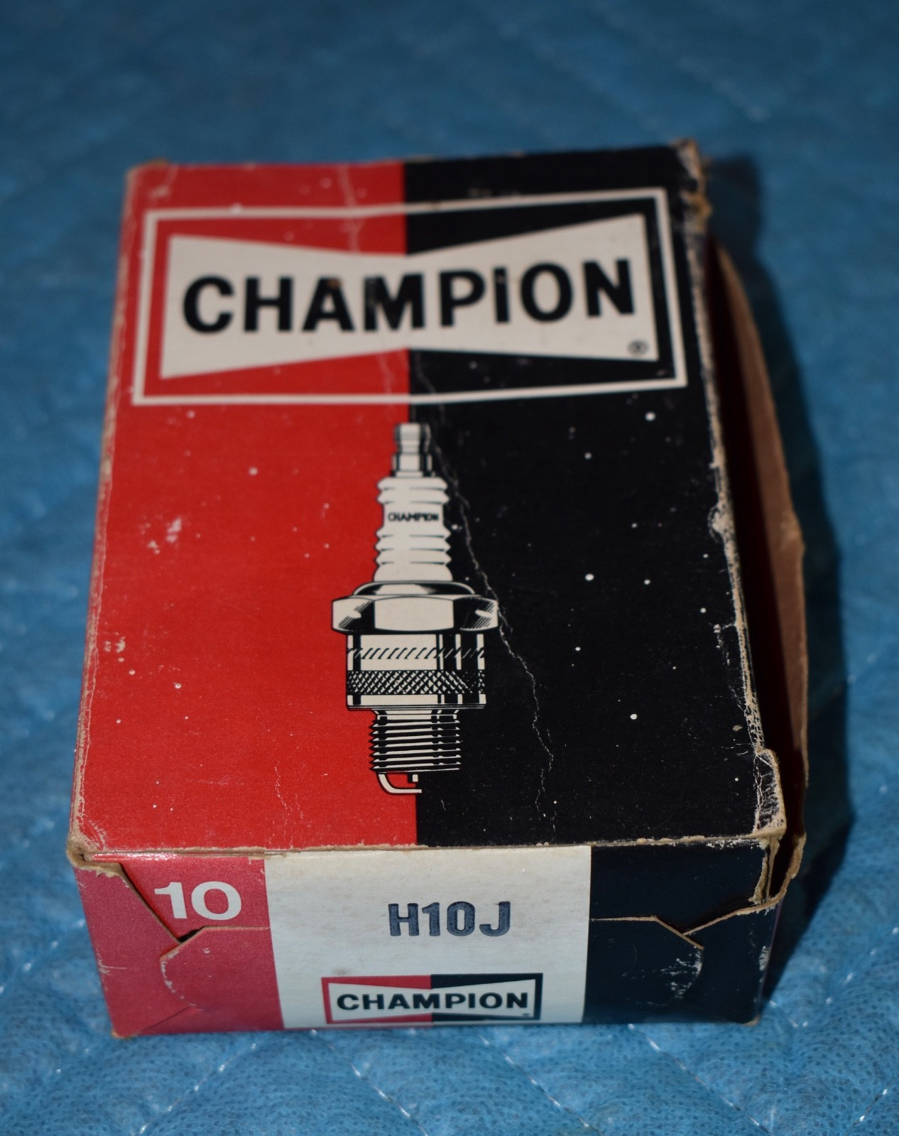 CHAMPION H10J Spark Plugs N.O.S. Vintage Classic Outboards Tractors Small Engine