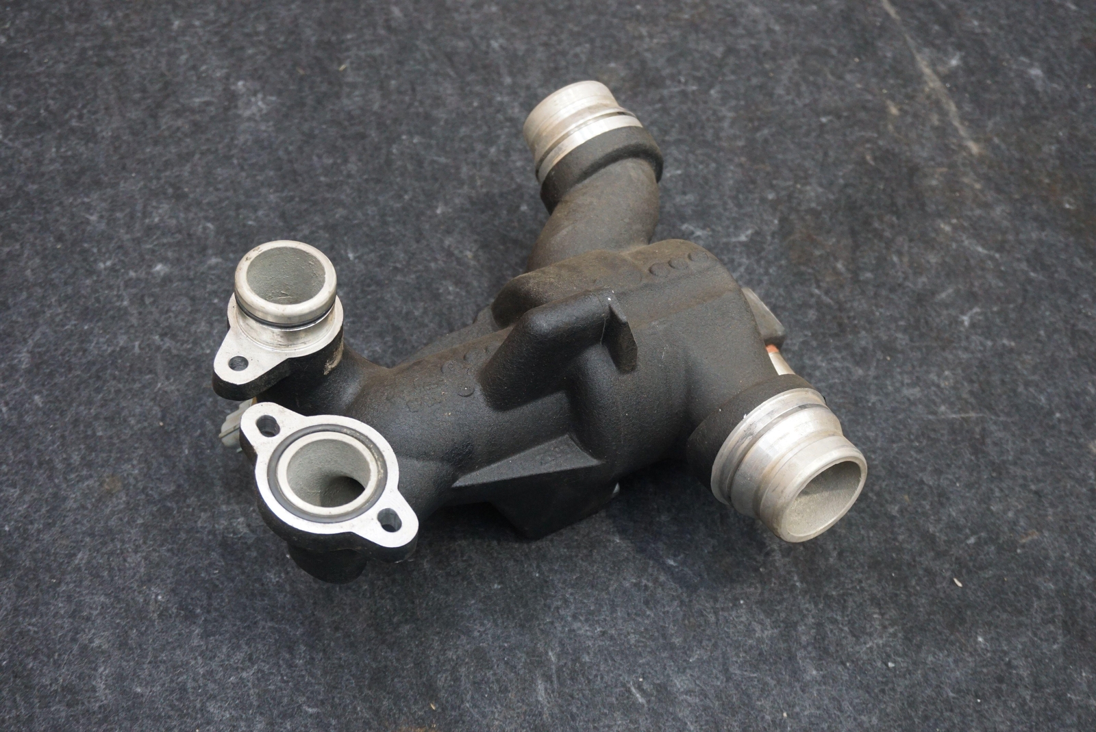 Engine Thermostat Housing Assembly OEM 8G43-9K478-AA Aston Martin V12 Vantage 17