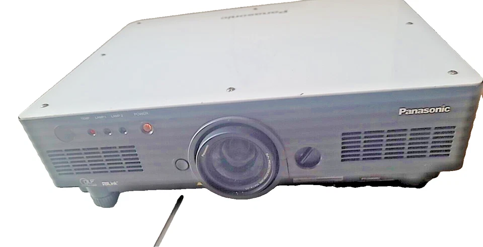 Panasonic PT-D5600U HD Venue Theater / Church Projector - 5000 Lumens! - Image 3 of 4