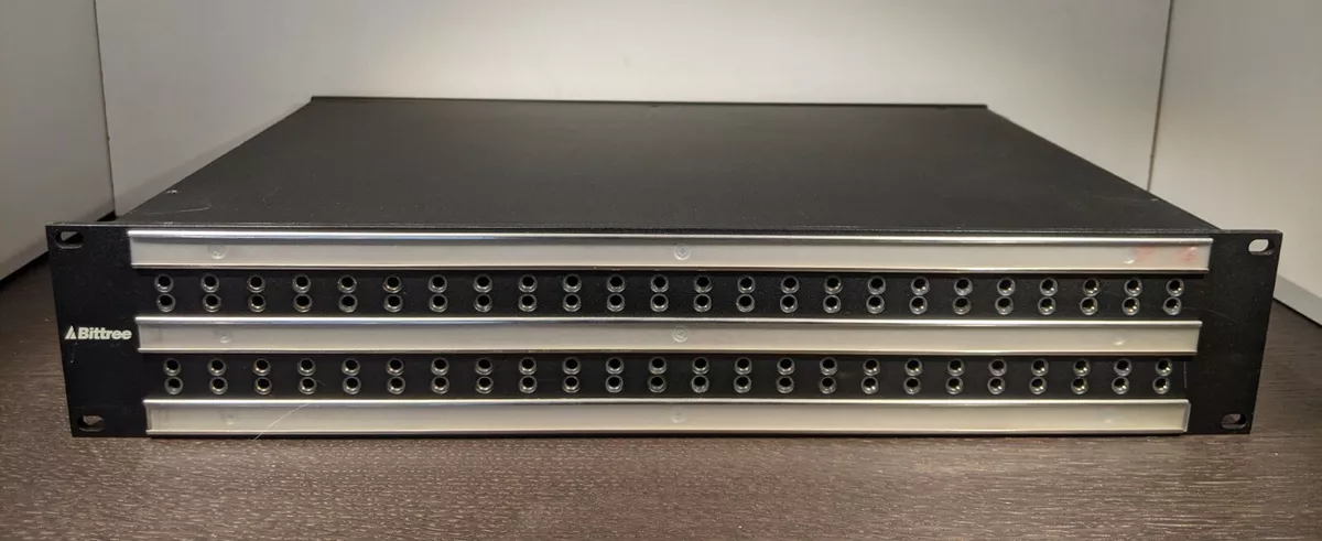 Rj45 patchbay outlet