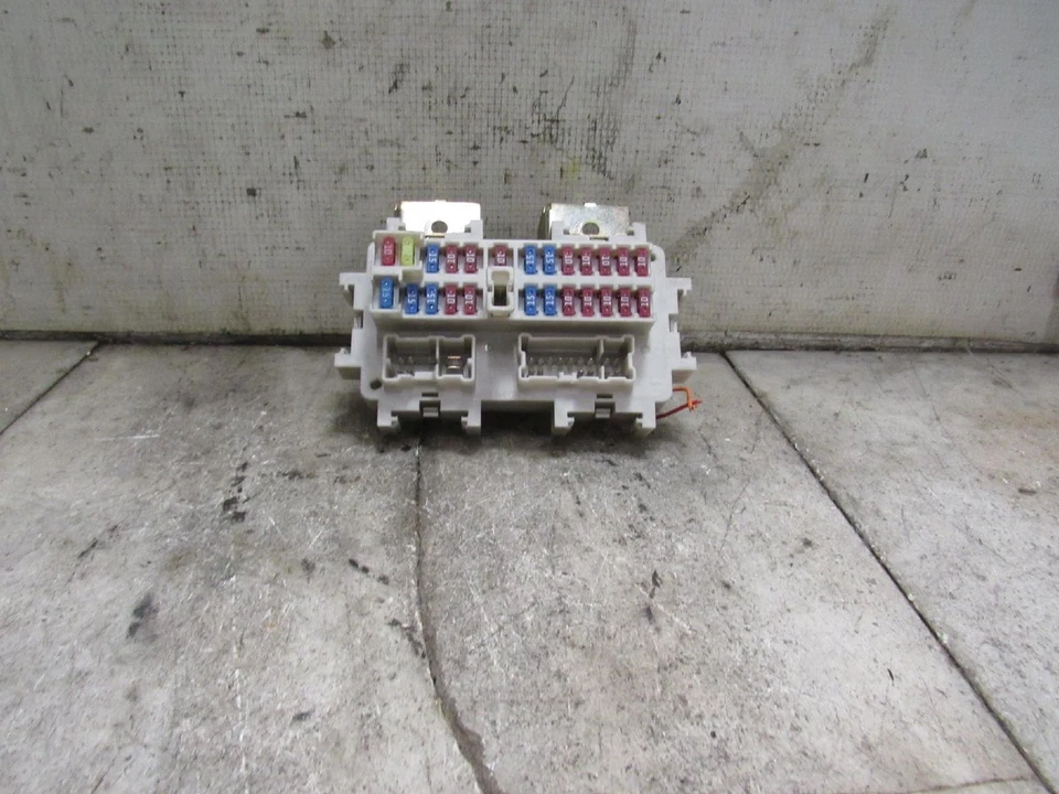 Nissan Armada 2008 cabina caja de fusibles Foto 2 de 4