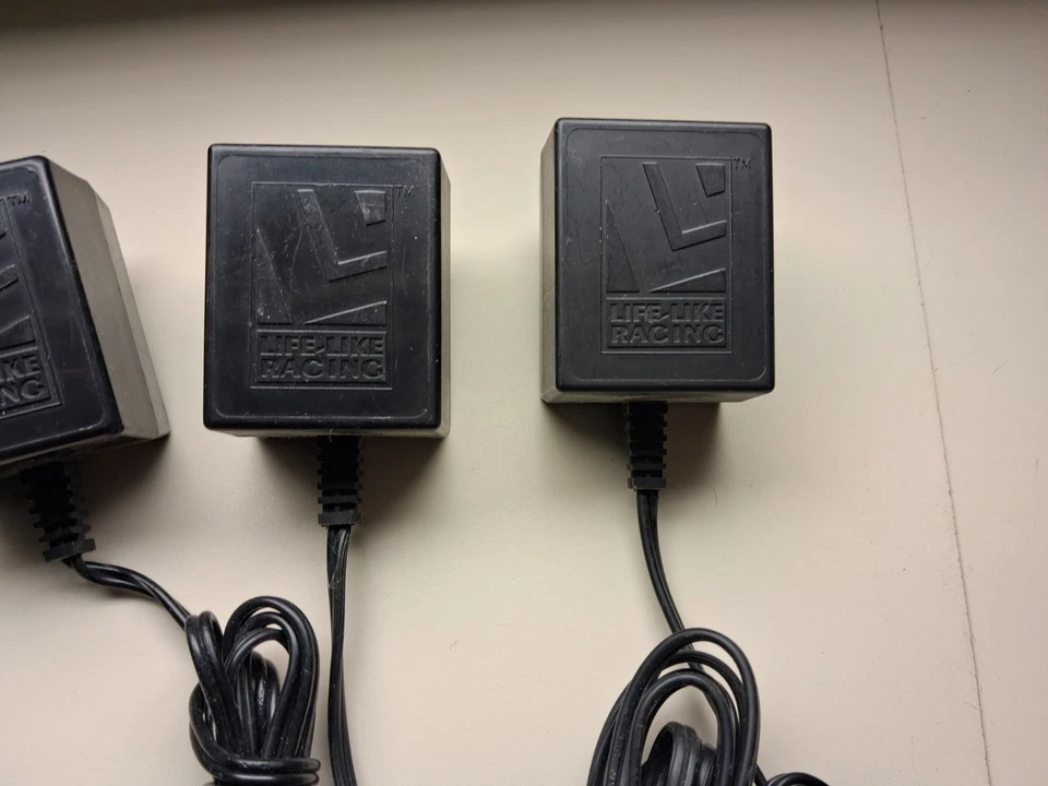 LOTE DE 5/CINCO TRANSFORMADORES REALISTAS, HO SLOT CAR POWER PACK LOTE DE CINCO  Foto 2 de 4