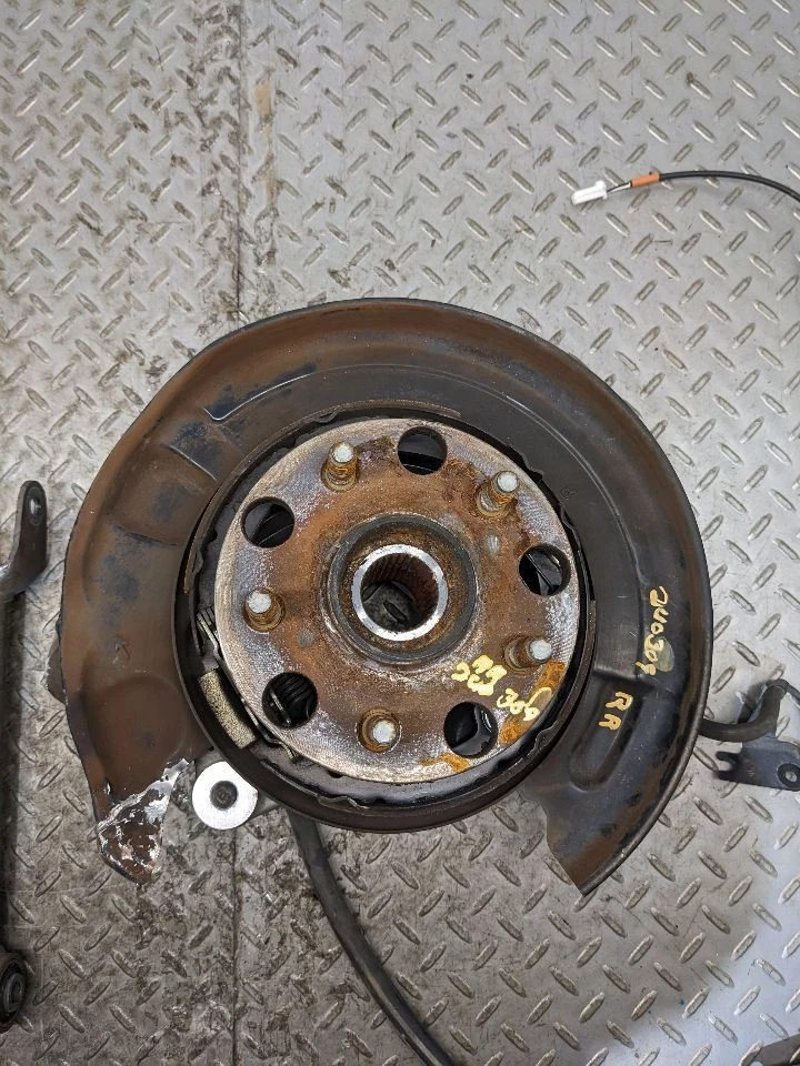 Lexus IS250 IS350 2014-2020 suspensión trasera derecha buje eje nudillo 1177844 Foto 3 de 4