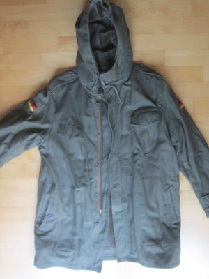 älterer Bundeswehr-Parka, mit Kapuze und eingeknöpftem Futter, Größe 56 / XL