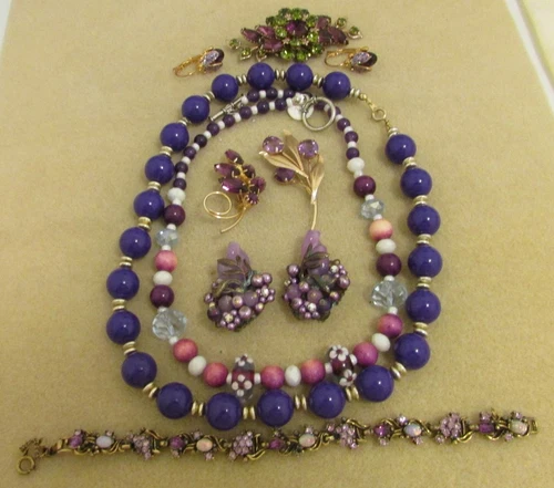 VINTAGE LOT OF COSTUME JEWELRY IN SHADES OF PURPLE RHINESTONE, 1/20 12K GF, MORE