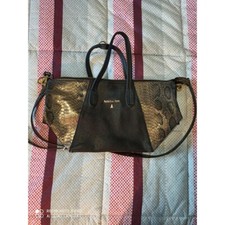 Borsa a spalla di Patrizia Pepe, in pelle nera con inserti rettile argento