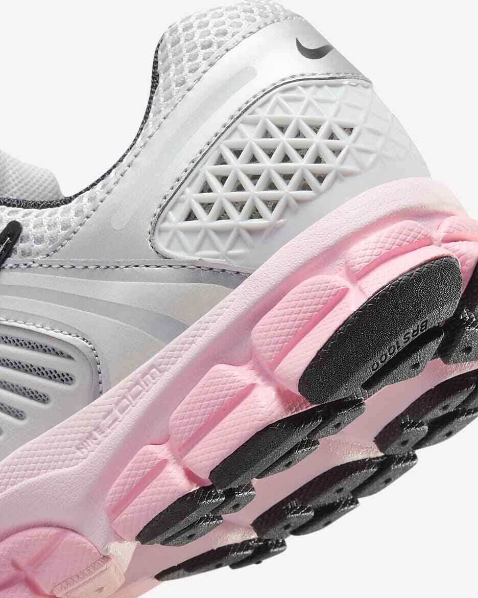Nike Wmns Zoom Vomero 5 