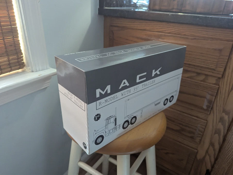 FRIST GEAR Mack R-Model with 35' Trailer Preston Edition - Image 3 of 4