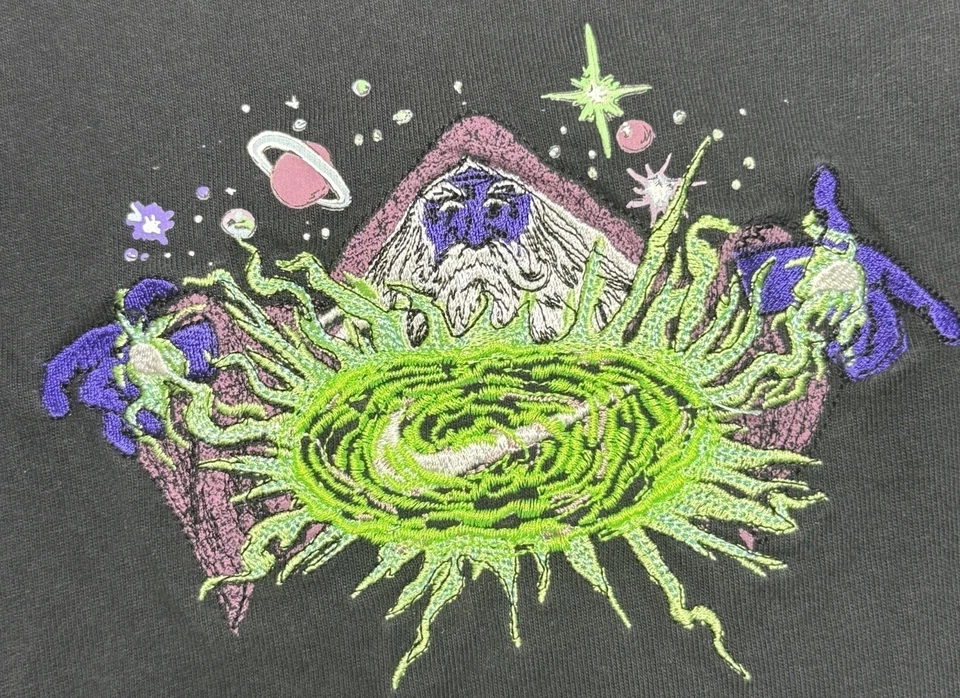 Vintage Nike T-Shirt Youth Medium 10-12 Magical Wizard Embroidered Faded Y2K - Image 4 of 4