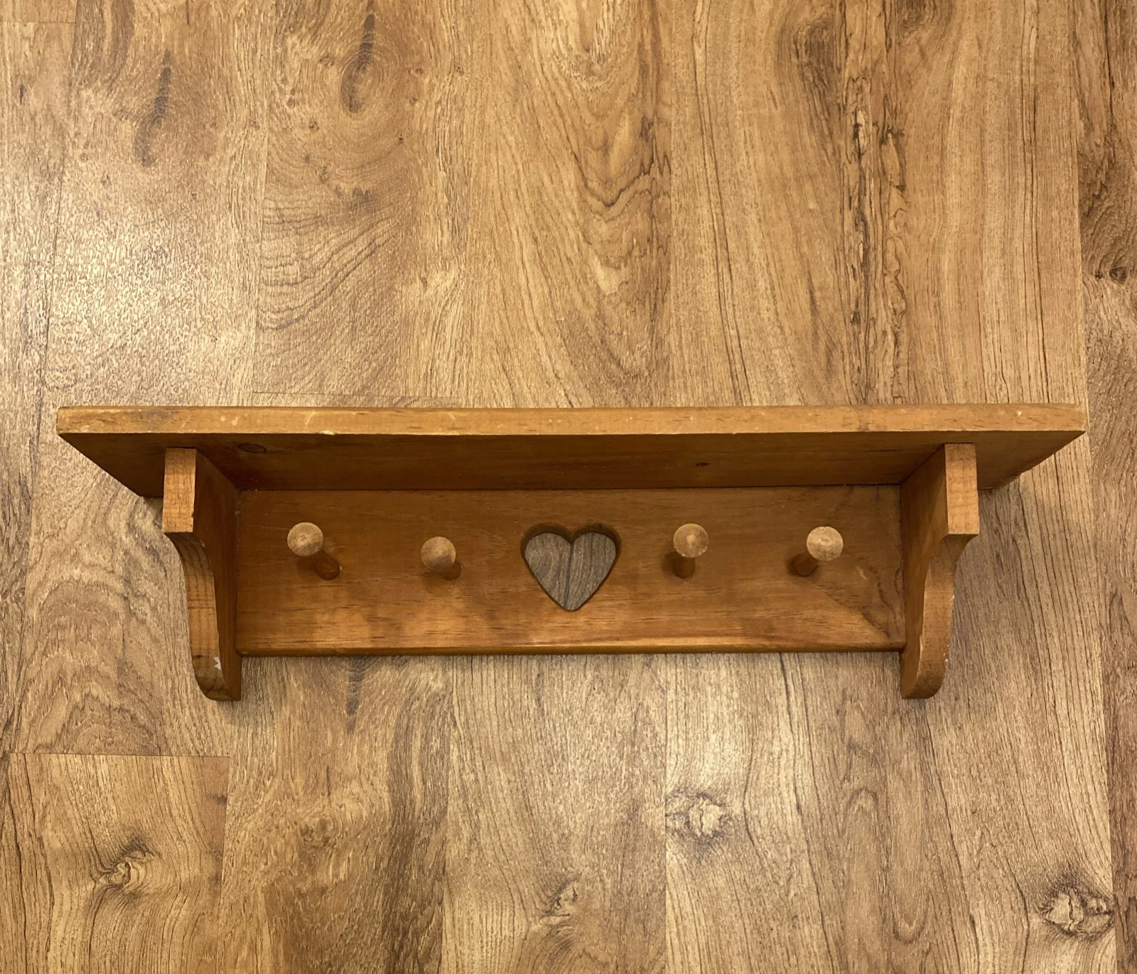 Rustic/cottage Wooden Wall Mounted Shelf W/Heart Cutout 4 Peg Hooks &Plate Rail