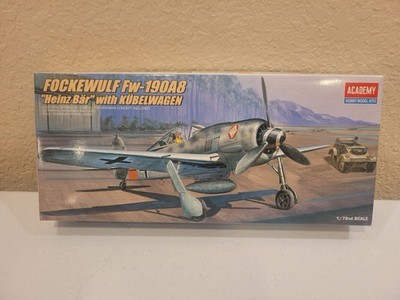 Academy #2213 Fockewulf Fw-190A8 W/ KÜBELWAGEN Hobby Model Kits 1:72 Scale New