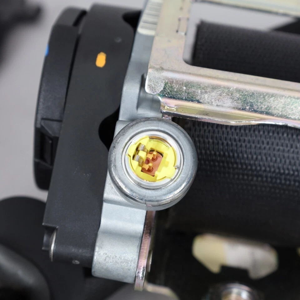 2011-2016 BMW 528i 535i 550i M5 F10 Right Front Seat Belt 72117241748 OEM Used - Image 3 of 4