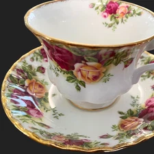 Royal Albert Old Country Roses footed Cup and Saucer Set 1962 England 2.75"