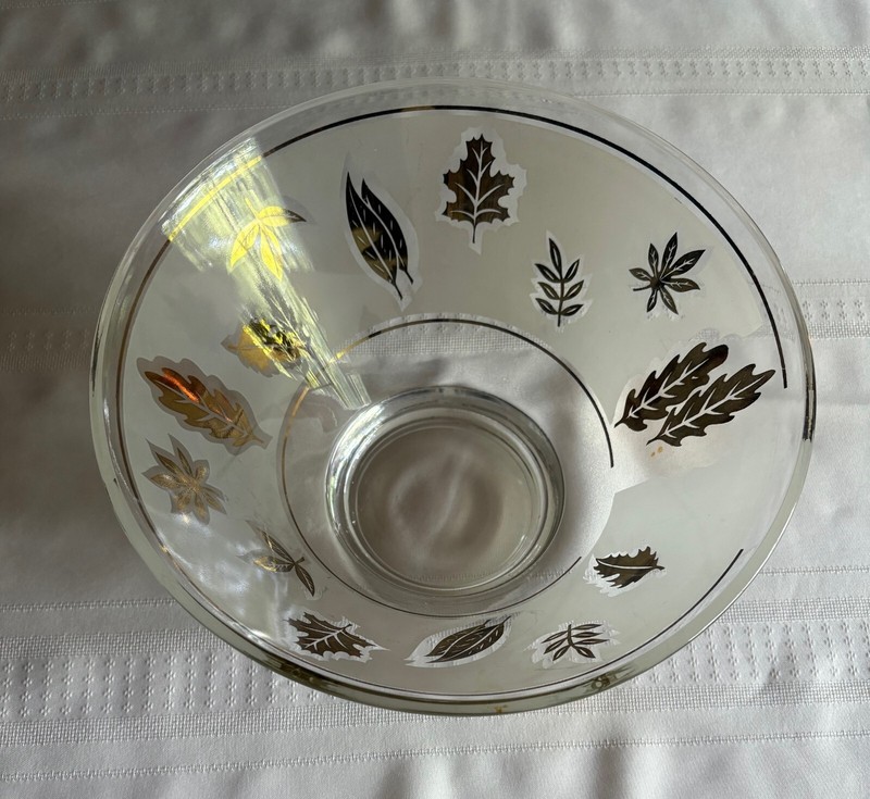 Vintage Libbey Gold Leaf Frosted Glass Chip / Salad Bowl 10.5"
